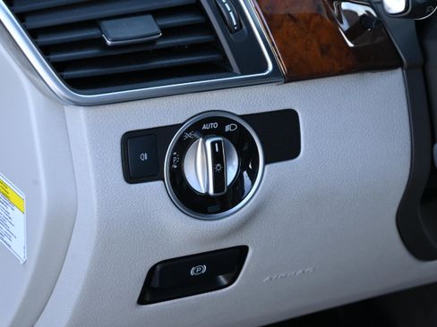 Used 2013 Mercedes-Benz GL 550 4MATIC image 26