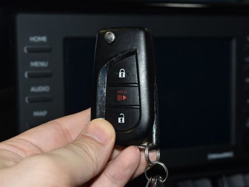 Used 2022 Toyota RAV4 LE AWD/4WD image 18