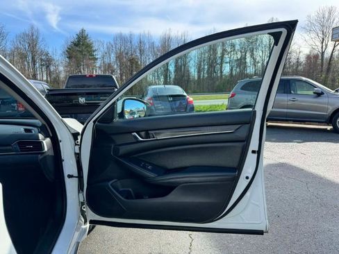 Used 2019 Honda Accord EX image 13
