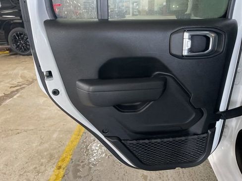 Used 2025 Jeep Wrangler Sport S image 13