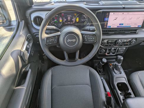 Used 2024 Jeep Wrangler Unlimited w/ Technology Group AWD/4WD image 16