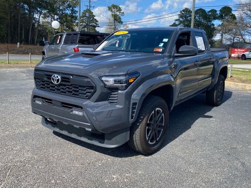 Used 2024 Toyota Tacoma TRD Sport image 2