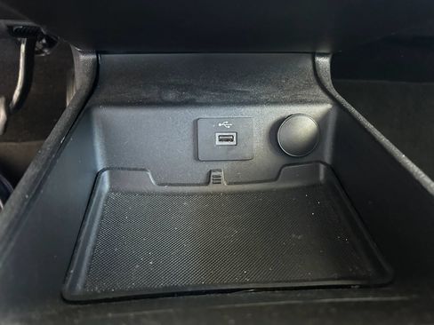 Used 2017 Ford Fusion SE FWD image 18
