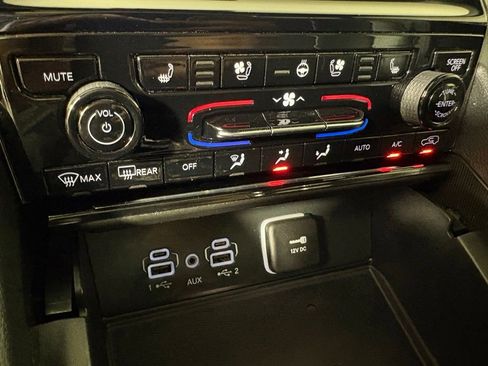 Used 2024 Jeep Grand Cherokee L Limited w/ Luxury Tech Group II AWD/4WD image 35