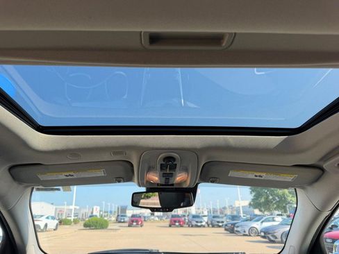 Used 2017 Chevrolet Equinox Premier w/ Enhanced Convenience Package FWD image 10