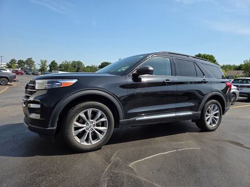 Used 2021 Ford Explorer XLT w/ Equipment Group 202A AWD/4WD image 1