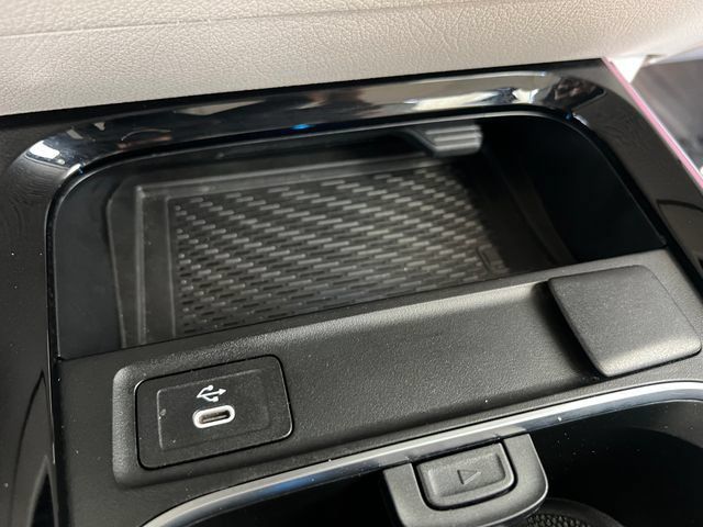 Used 2025 Mercedes-Benz EQB 300 4MATIC image 31