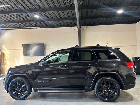 Used 2013 Jeep Grand Cherokee Altitude RWD image 5