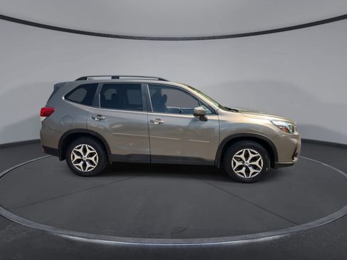 Used 2020 Subaru Forester Premium AWD/4WD image 9