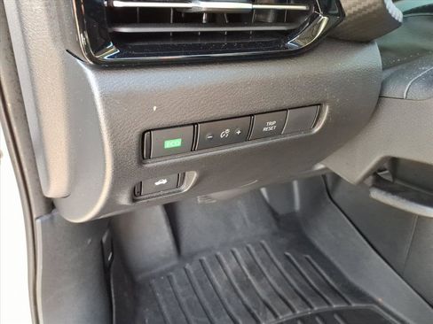 Used 2022 Nissan Sentra SR w/ Trunk Package image 27