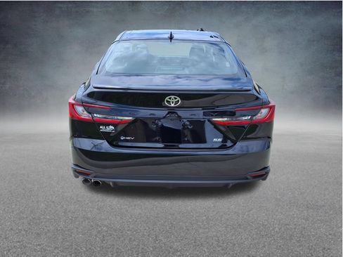 Used 2025 Toyota Camry SE FWD image 7
