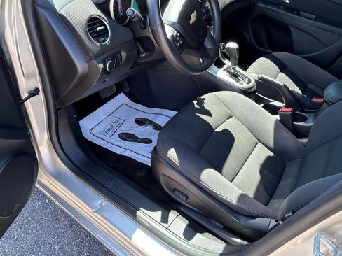 Used 2015 Chevrolet Cruze LT FWD image 10