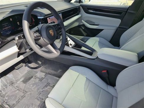 New 2025 Porsche Macan 4 Electric image 4