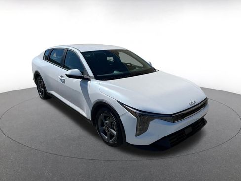 Used 2025 Kia K4 LXS image 1