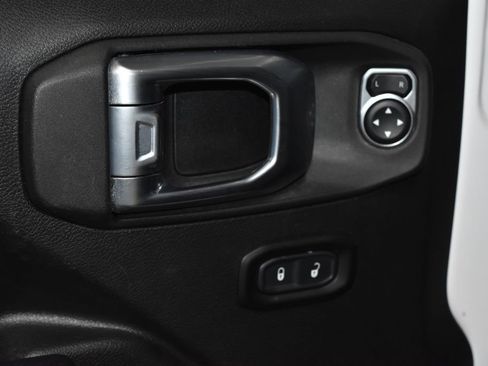 Used 2023 Jeep Wrangler Unlimited image 5