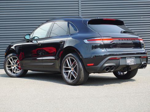 Certified 2023 Porsche Macan S AWD/4WD image 3