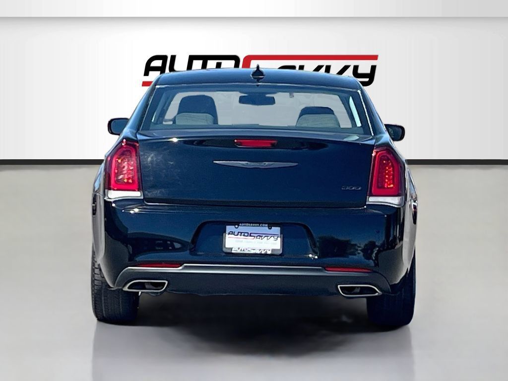 Used 2022 Chrysler 300 Touring w/ Sport Appearance Package RWD image 6