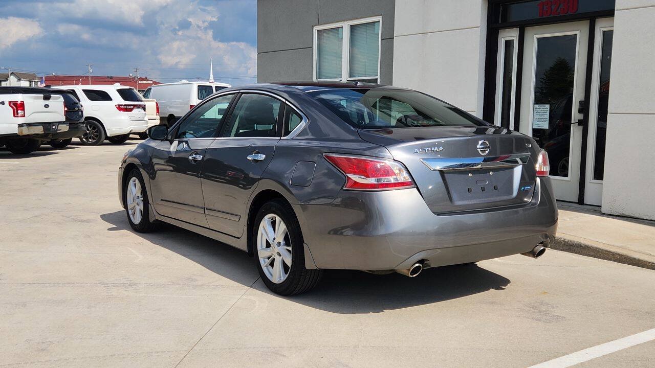 Used 2014 Nissan Altima 2.5 SV w/ Convenience Package FWD image 4