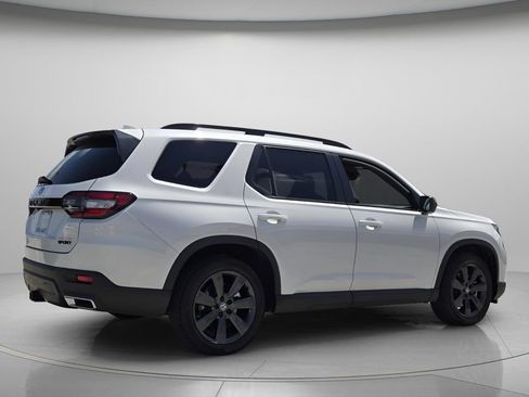 Certified 2025 Honda Pilot Sport image 7