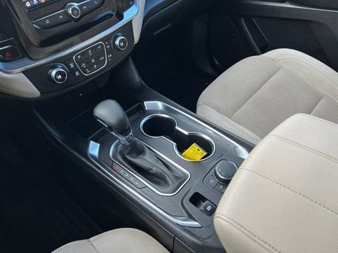 Used 2022 Chevrolet Traverse LS image 27