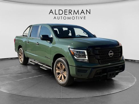 Used 2024 Nissan Titan SV w/ SV Bronze Edition Package image 7