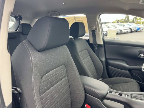 Used 2025 Honda HR-V LX image 28