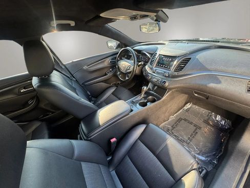 Used 2018 Chevrolet Impala LT FWD image 17