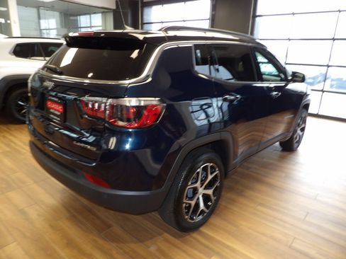 Used 2024 Jeep Compass Limited image 6