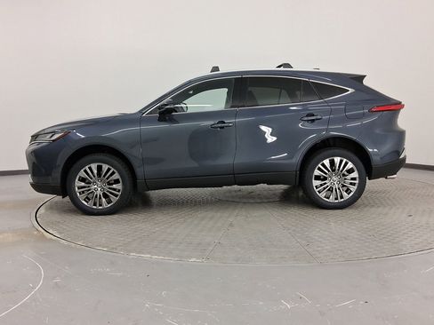 Used 2024 Toyota Venza Limited image 2