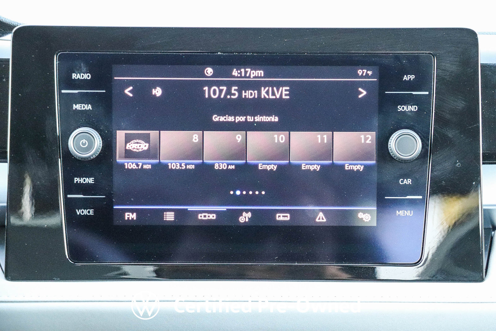 Used 2025 Volkswagen Taos SE FWD image 16