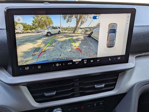 Used 2025 Ford Explorer Active w/ Active Comfort Package image 16