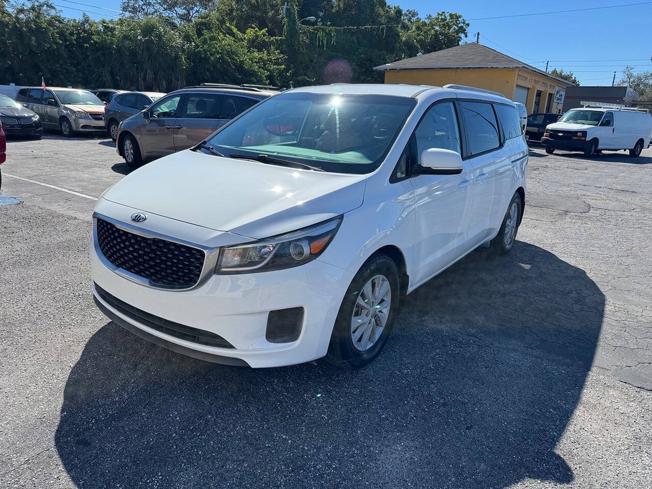 Used 2016 Kia Sedona LX FWD image 4