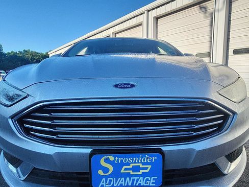 Used 2018 Ford Fusion SE w/ Fusion SE Technology Package FWD image 11