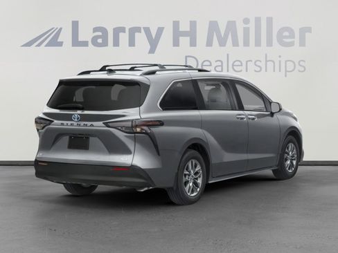 New 2026 Toyota Sienna XLE image 2