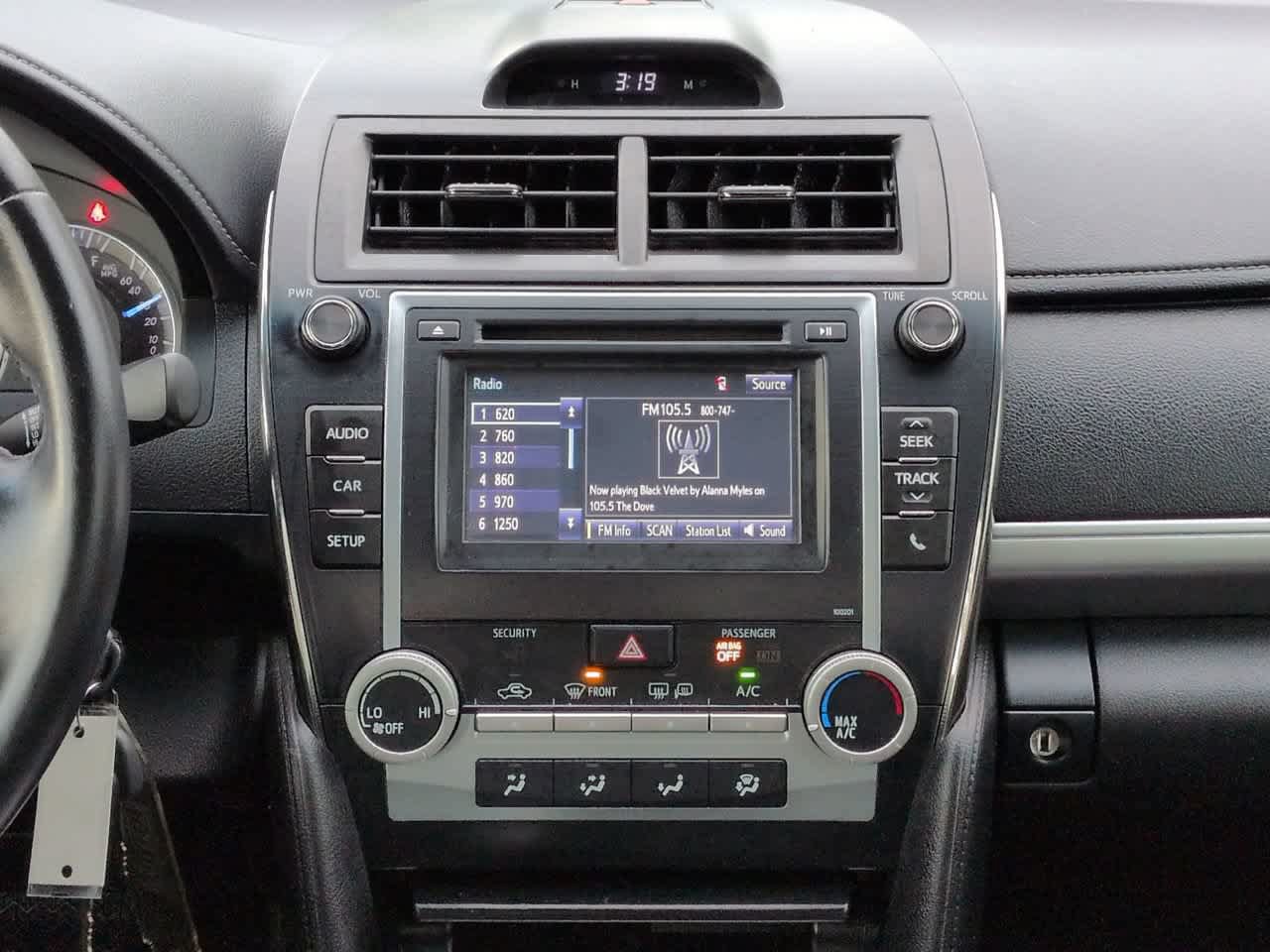 Used 2014 Toyota Camry SE FWD image 17