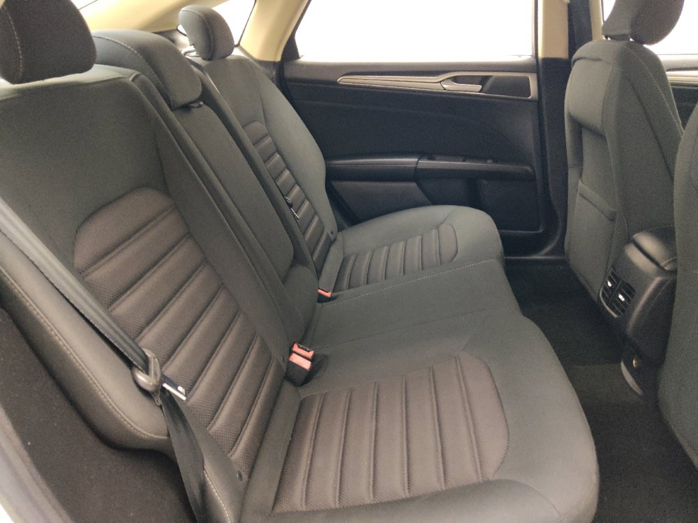 Used 2019 Ford Fusion SE FWD image 19