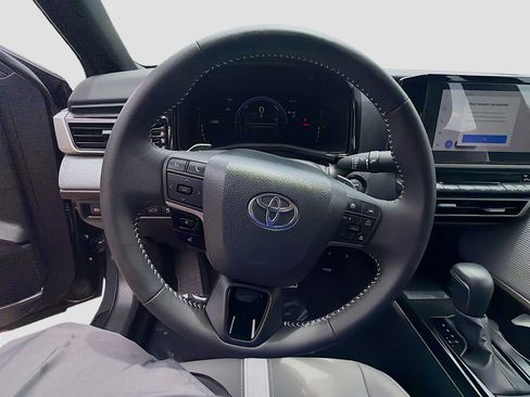 Used 2026 Toyota Camry SE FWD image 10