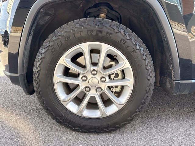 Used 2022 Jeep Grand Cherokee Laredo E AWD/4WD image 10