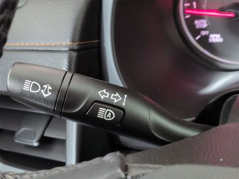 Used 2020 GMC Terrain SLT image 25