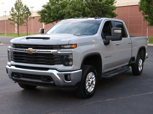 Used 2024 Chevrolet Silverado 2500 LT w/ Safety Package AWD/4WD image 33