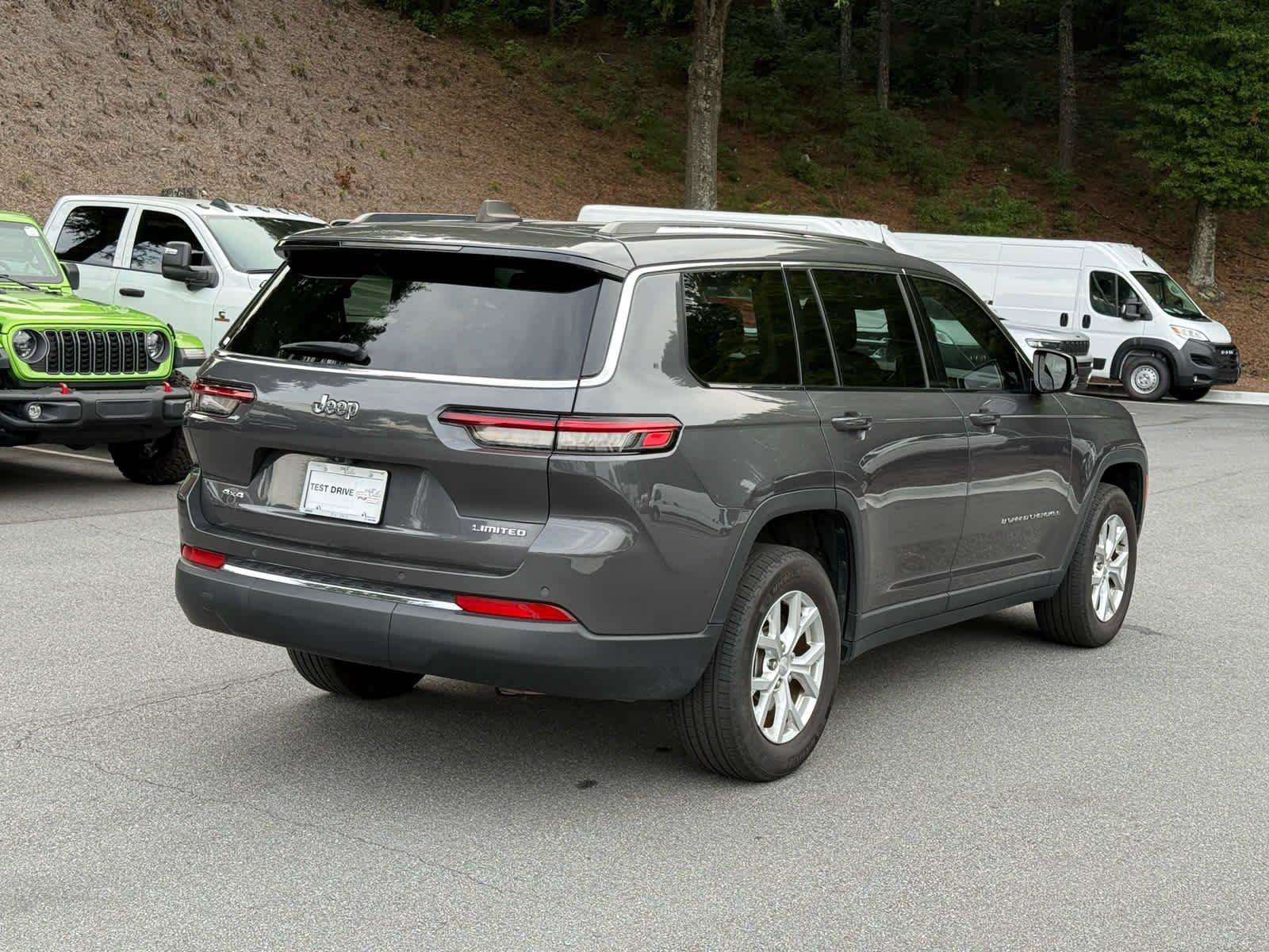 Used 2023 Jeep Grand Cherokee L Limited AWD/4WD image 5