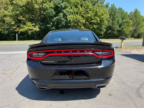 Used 2022 Dodge Charger SXT w/ Leather Interior Group RWD image 4