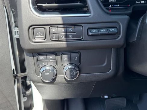 Used 2023 GMC Yukon XL AT4 w/ Technology Package AWD/4WD image 23