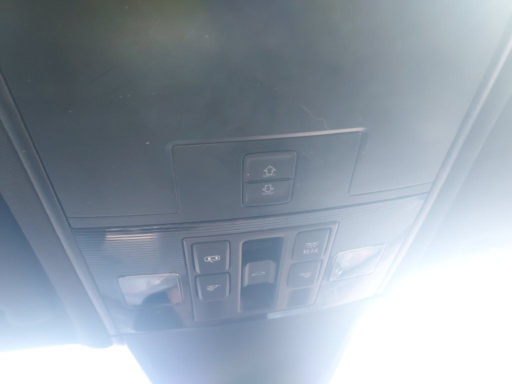 Used 2023 Volkswagen Tiguan SEL R-Line AWD/4WD image 17