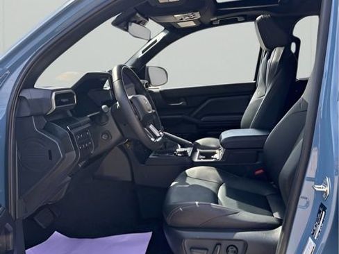 Used 2025 Toyota 4Runner Limited AWD/4WD image 13