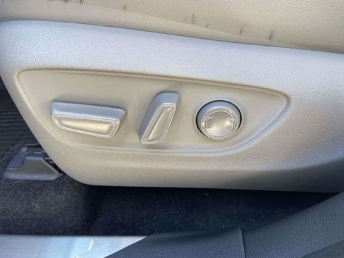 Used 2026 Toyota Highlander Limited AWD/4WD image 16