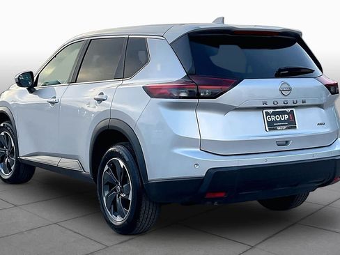 Used 2025 Nissan Rogue SV AWD/4WD image 12
