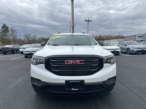 Used 2019 GMC Acadia SLT w/ Black Edition image 2
