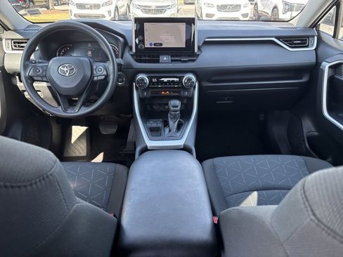 Used 2025 Toyota RAV4 XLE FWD image 18