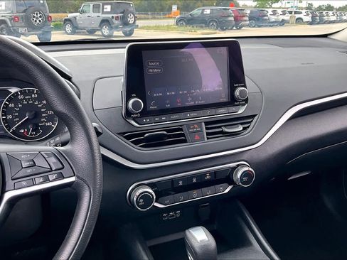 Used 2022 Nissan Altima 2.5 SV image 7